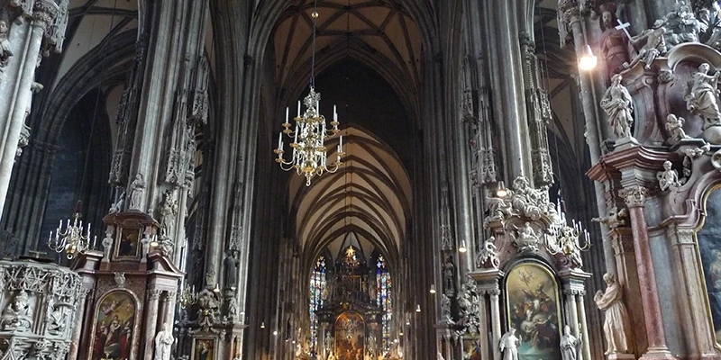 Stephansplatz square with the cathedral and surrounding buildings