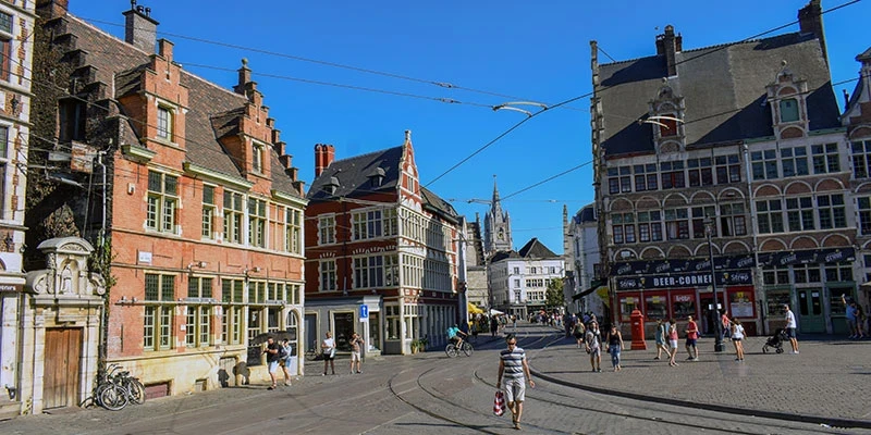 And notice how pedestrians and bicycles can go right on