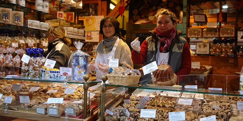 Costumed vendor selling breads and pretzels at the Ribeauvillé Christmas market