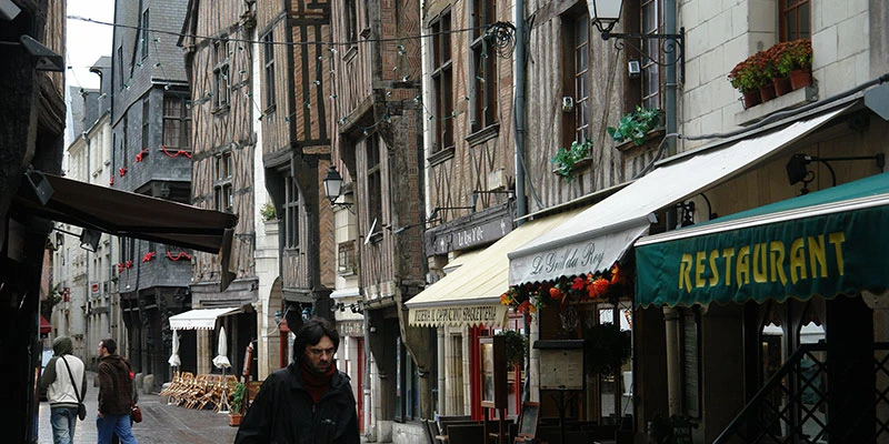 Tours27 07dec
