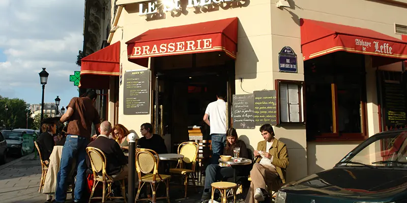 A corner brasserie on the Rue Saint-Louis en l'Île, Paris