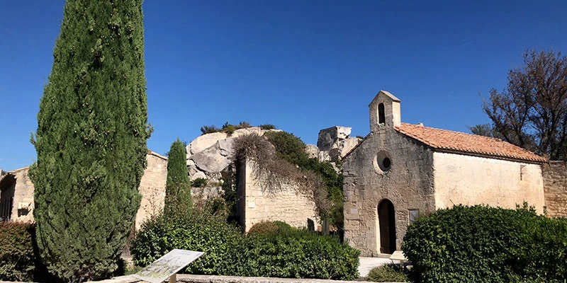 3 les baux 00 17 04 35 still019