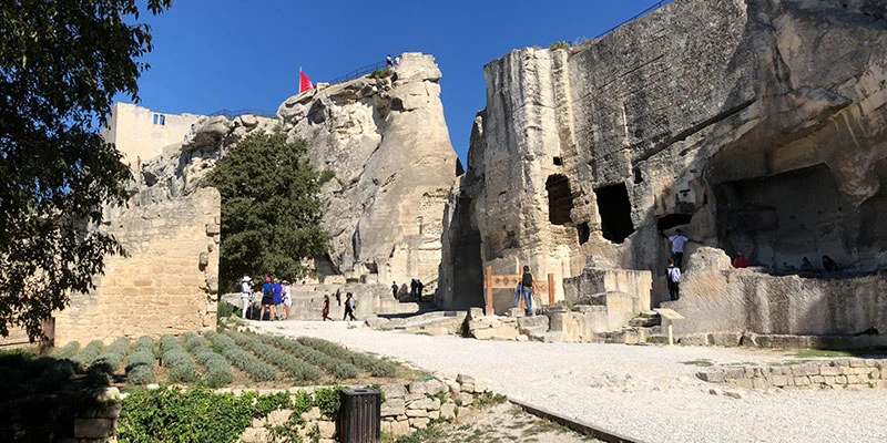 3 les baux 00 21 29 33 still028