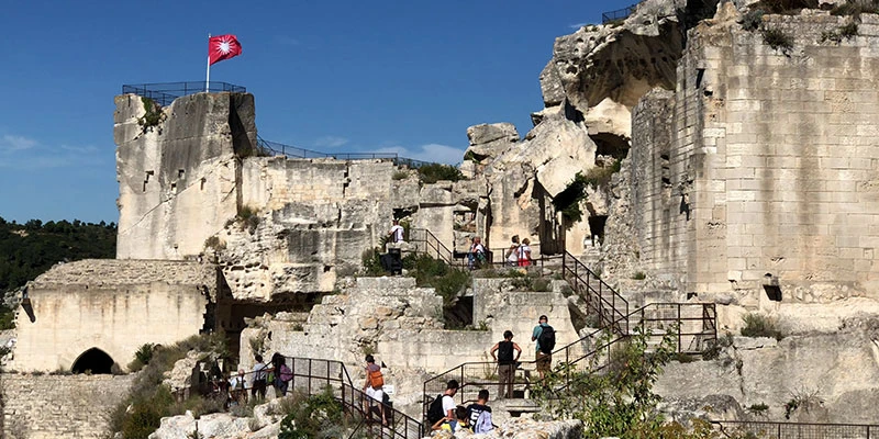 3 les baux 00 22 19 22 still029