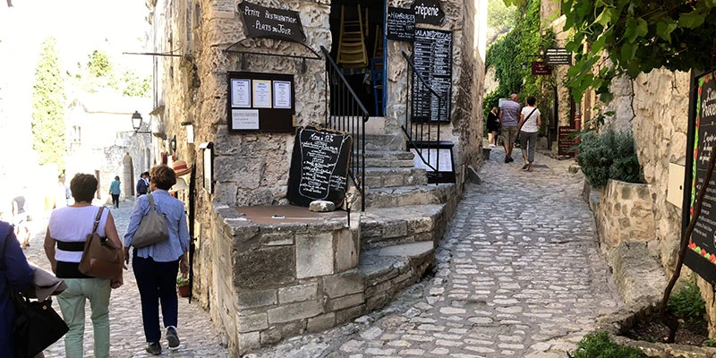 3 les baux 00 23 40 51 still032