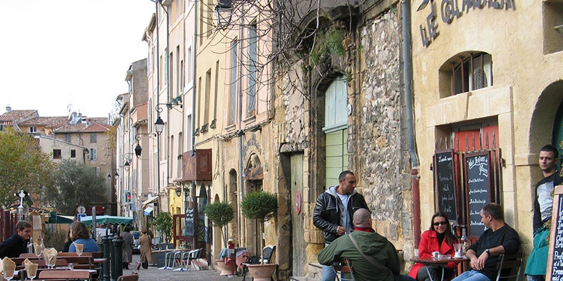 Aix place des cardeurs (2)