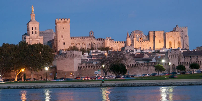 Avignon night view across river18