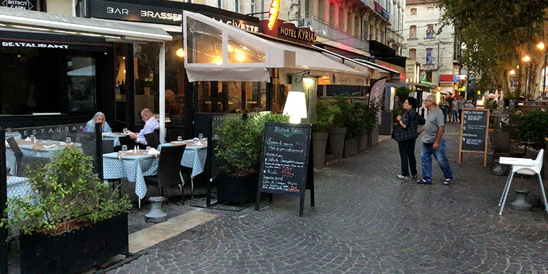 Av 4 5 avignon w restrnts 00 00 49 55 still006