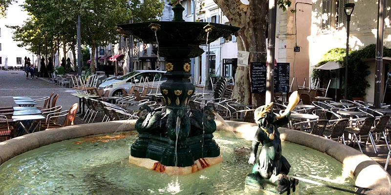 Av 4 5 avignon w restrnts 00 29 08 23 still048