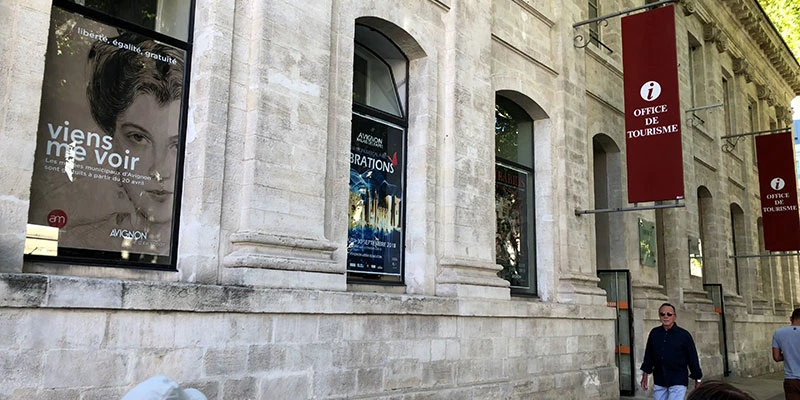 Av 4 5 avignon w restrnts 00 31 26 08 still062