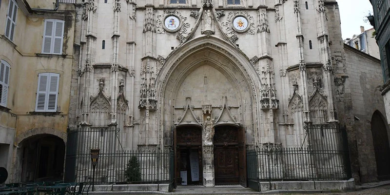 Av church of st pierre
