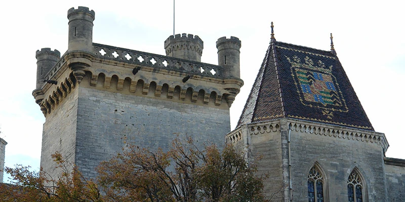 Uzes10