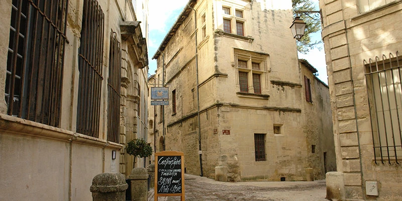 Uzes82