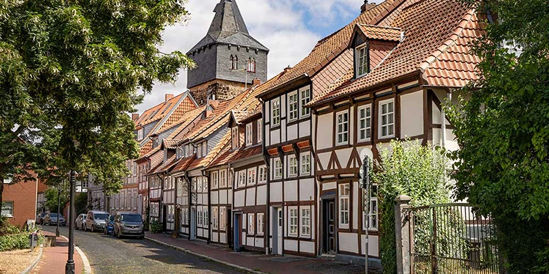 Neustadt fachwerkviertel mit kehrwiederturm sommer foto max wiesenbach cc by