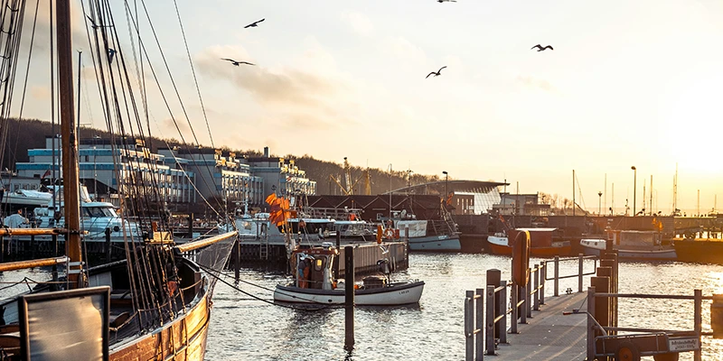 Kiellinie waterfront promenade