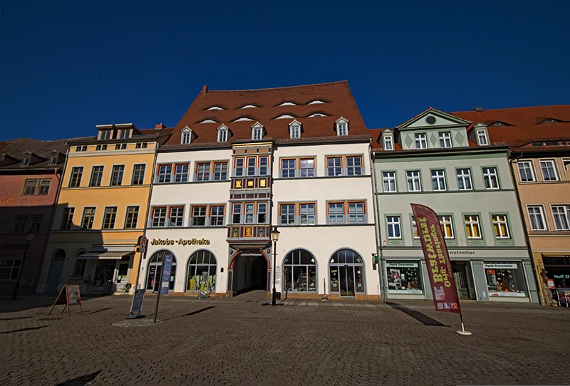 Gabled houses on Naumburg's market square, including the white Jakobs-Apotheke with an oriel