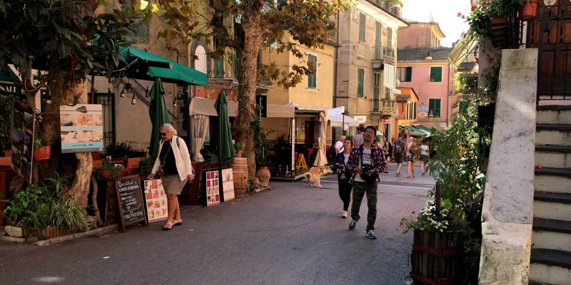 Monterosso 00 02 50 13 still057