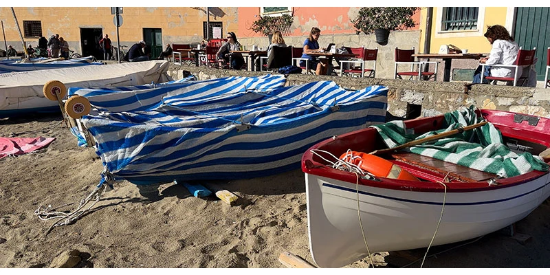Beach dining