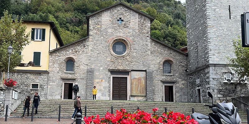 Varenna piazza