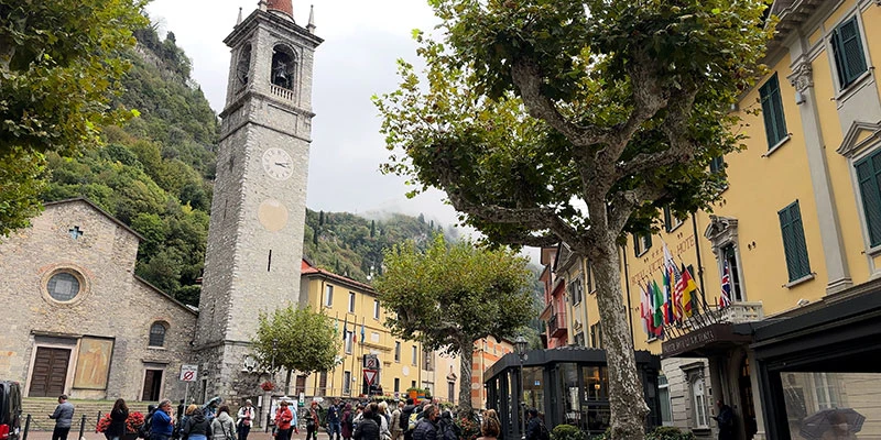 Varenna piazza