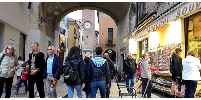 Mantua 00 04 43 07 still013