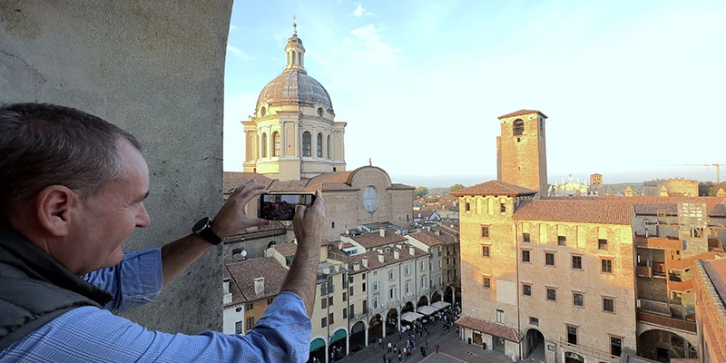 Mantua 00 10 31 16 still204
