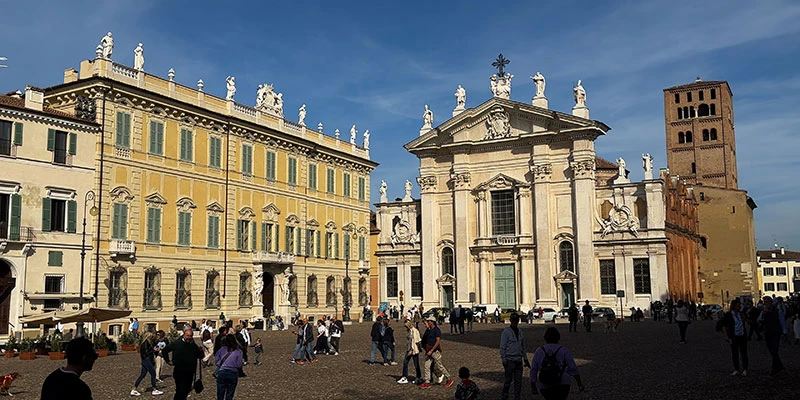 Mantua piazzas