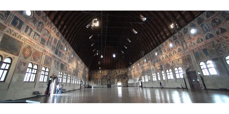 Palazzo della Ragione exterior