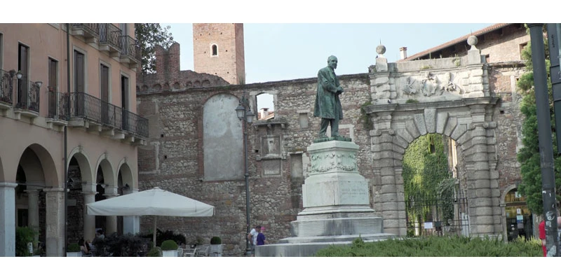 Vicenza 00 09 17 18 still039 mid