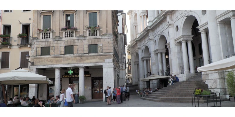 Vicenza 00 22 52 14 still053 mid
