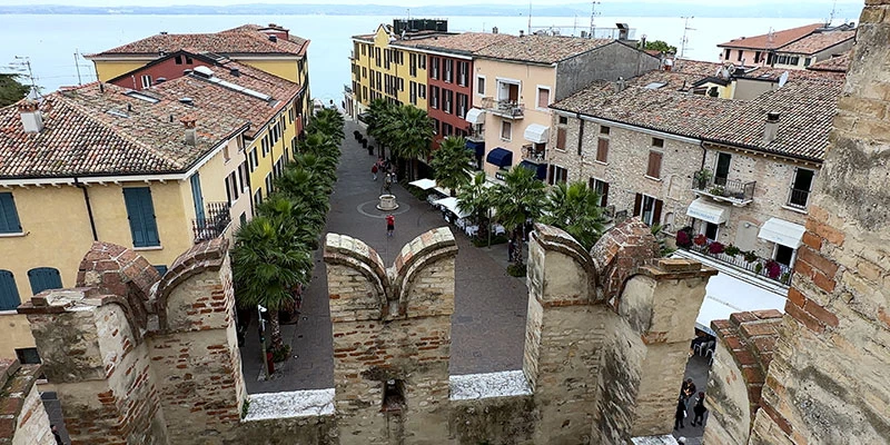 Sirmione lanes