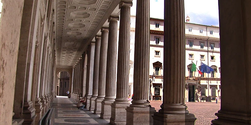 Colonnade at Piazza Colonna