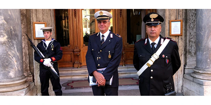Madama guards