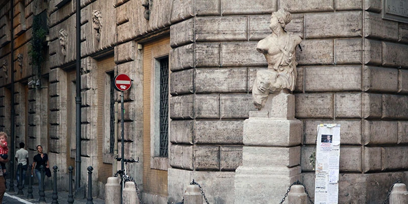 Pasquino talking statue