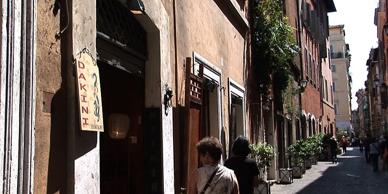 Via dei Coronari shops