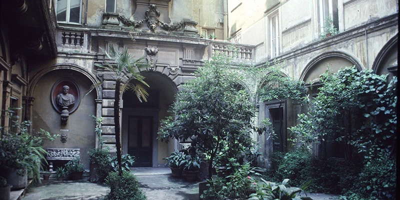 Via Giulia courtyard