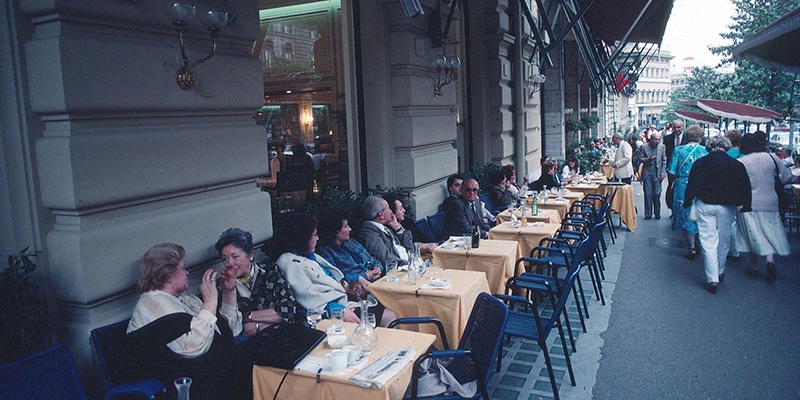 V veneto cafes slide