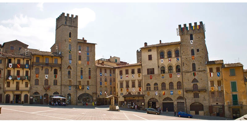 Plaza de arezzo wiki