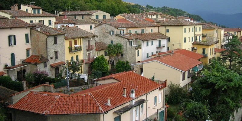 Cortona roofs02 wiki