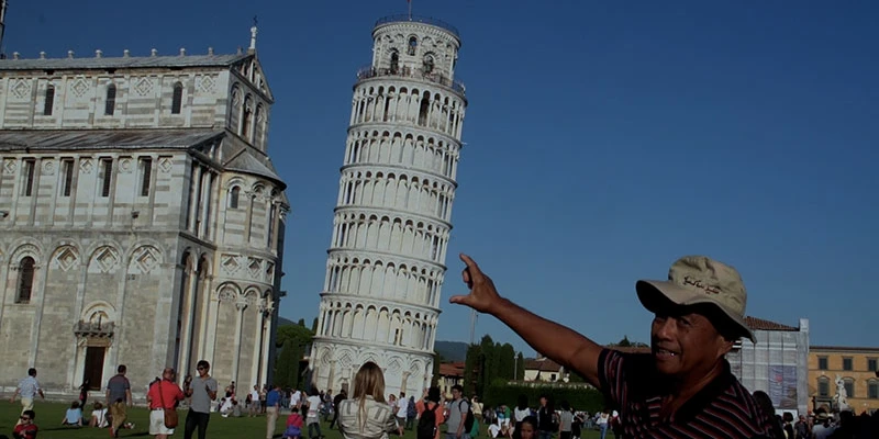 Pisa tower and town n2l 00 00 15 02 still016