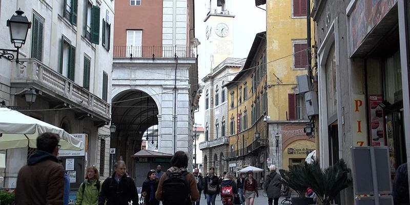 Pisa tower and town n2l 00 05 11 08 still138