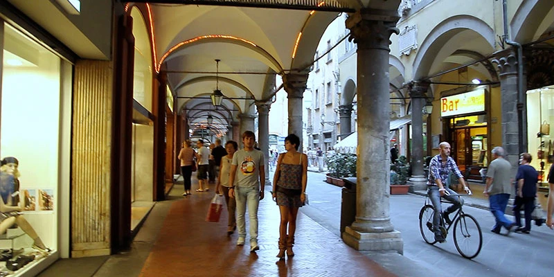 Pisa tower and town n2l 00 09 30 13 still271