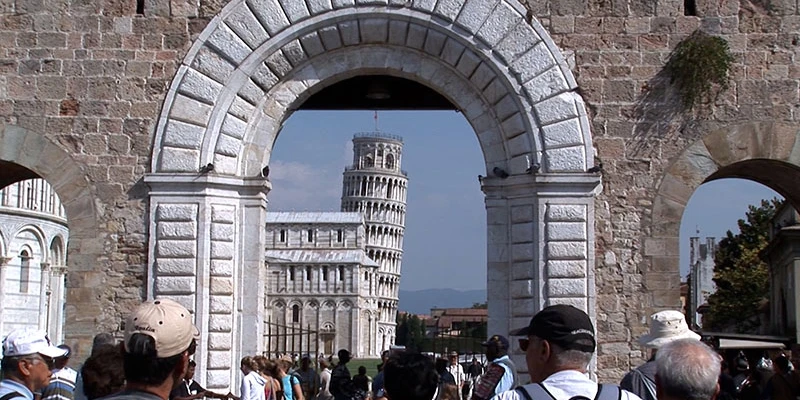 Pisa tower and town pictures 00 18 02 06 still149