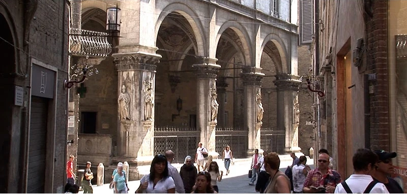 Siena ff 00 01 01 17 still025 915 low