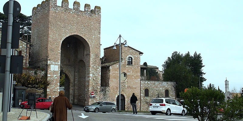 Assisi 00 02 04 23 still055