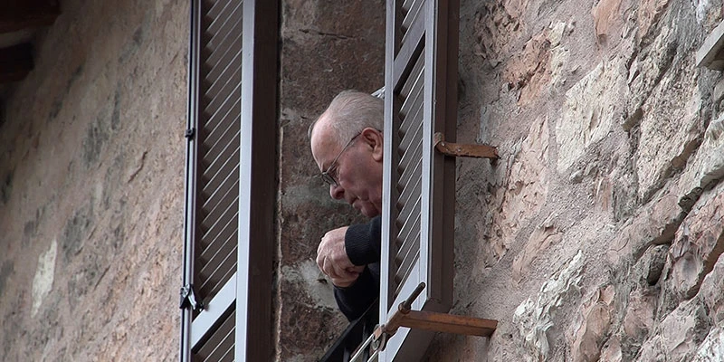 Assisi 00 16 49 09 still225