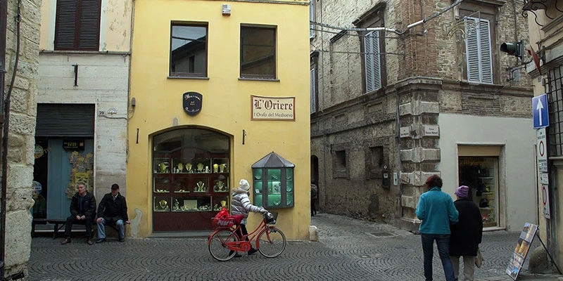 Bevagna 00 07 20 10 still157