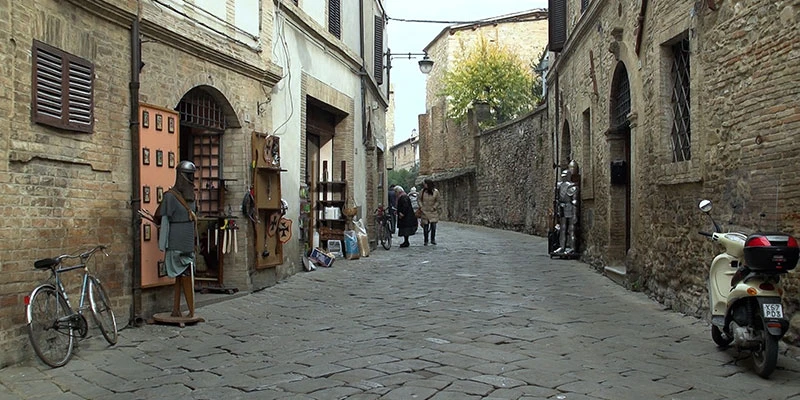 Bevagna 00 08 18 17 still168