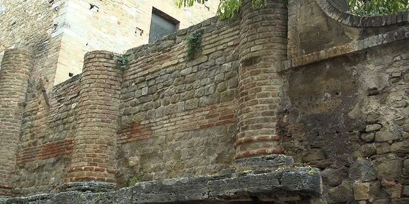Bevagna 00 09 57 13 still203