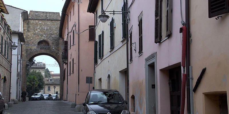Bevagna 00 10 45 06 still213